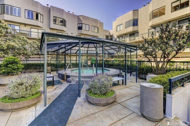 Building Photo - Nicely upgraded 2BR 2BA Condo located in the East Tower at the Opera Plaza!
