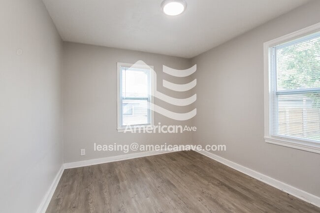 Building Photo - 1947 Glenridge Dr