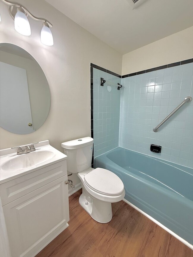 Building Photo - Refreshed One Bedroom in the City