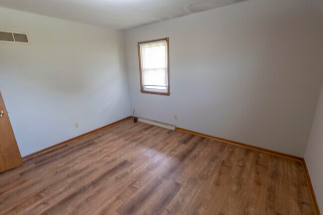 Building Photo - 1213 E Smiley Ln