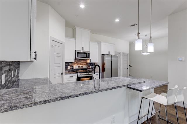 Building Photo - 6043 Rivendell Dr