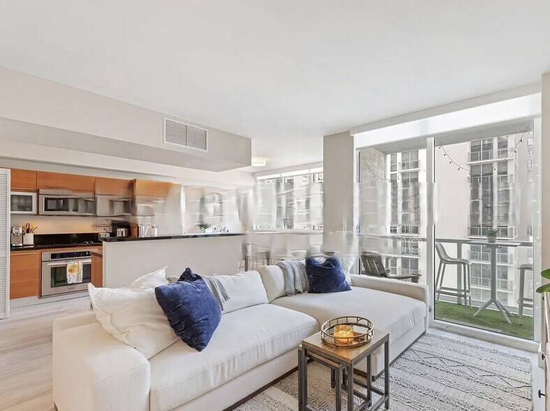 Building Photo - 253 NE 2nd St