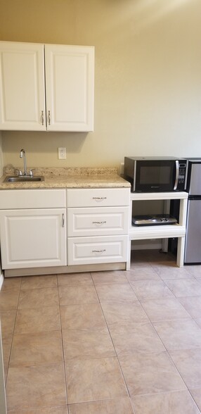 Building Photo - 903 Polished Stone Cv