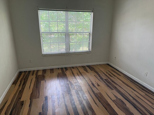 Building Photo - 3 Bed 2.5 Bath Townhouse For Rent in Metro...