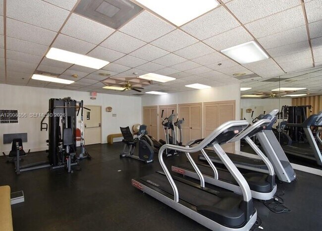 Building Photo - 3731 N Country Club Dr