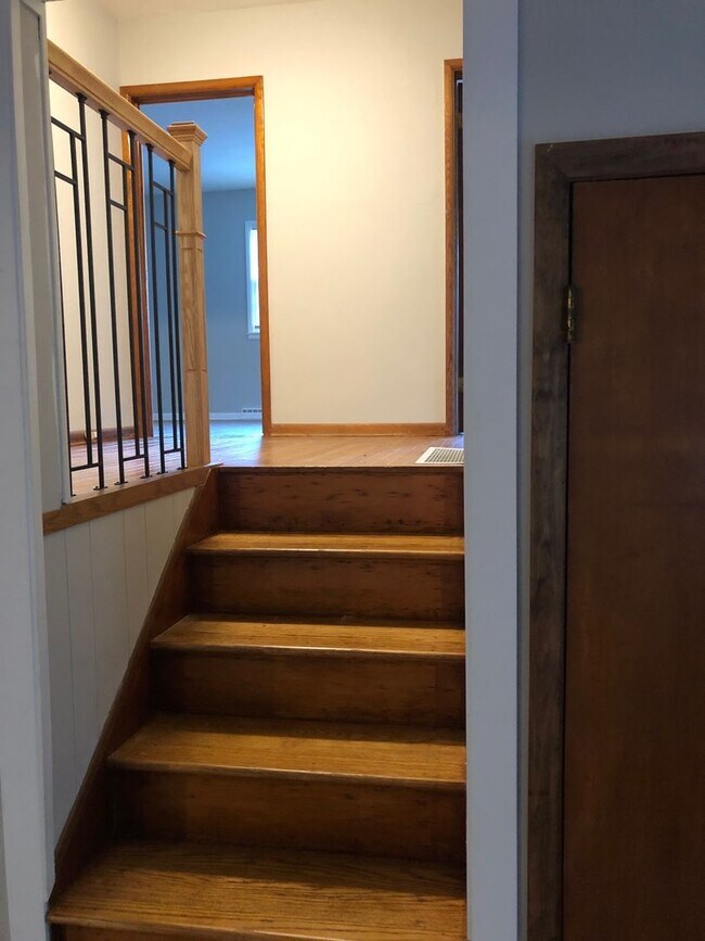 Building Photo - Newly renovated 4BR/2BA home, across from IU Stadium and Golf Course!