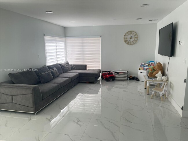 Building Photo - 10383 SW 138th Pl