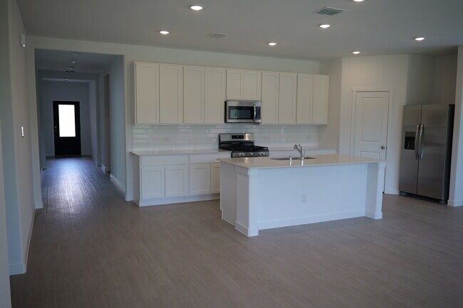 Building Photo - 1916 Monchino Pl