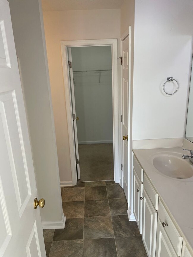 Building Photo - Cozy Two Bedroom Condo Close to Ft. Jackson!