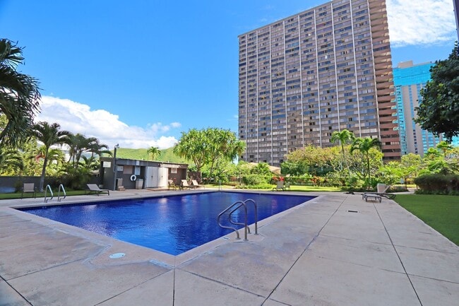 Building Photo - 1 Bedroom unit located in Kukui Plaza