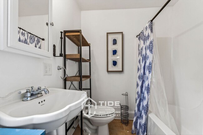 Building Photo - Walkable Downtown Living