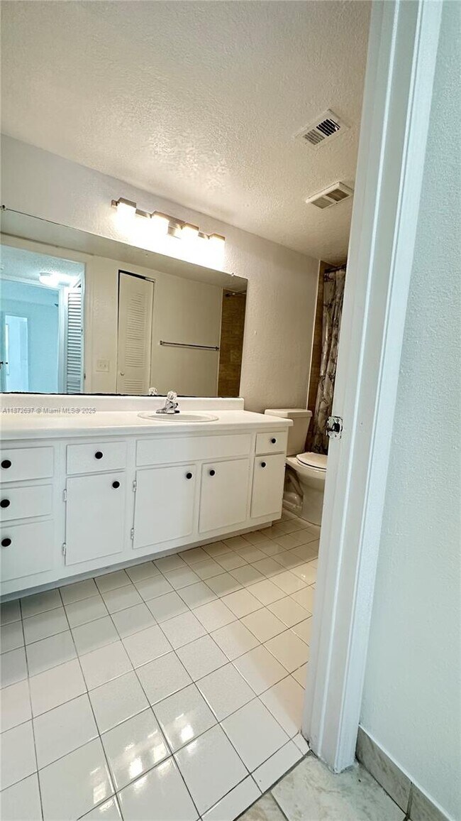 Building Photo - 12760 Vista Isles Dr