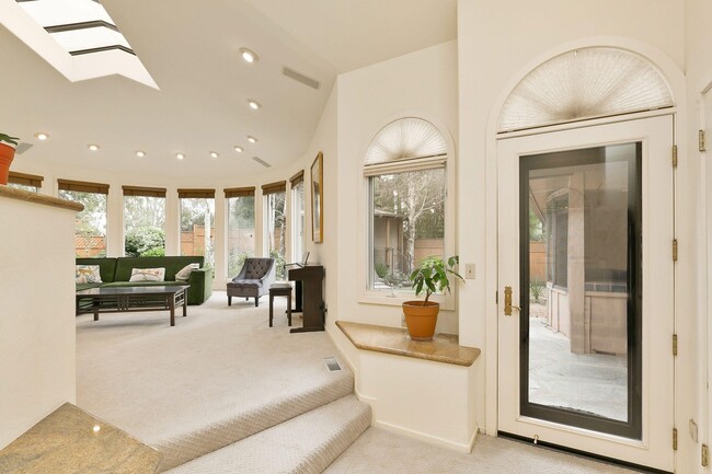 Building Photo - 6115 Manzanillo Dr