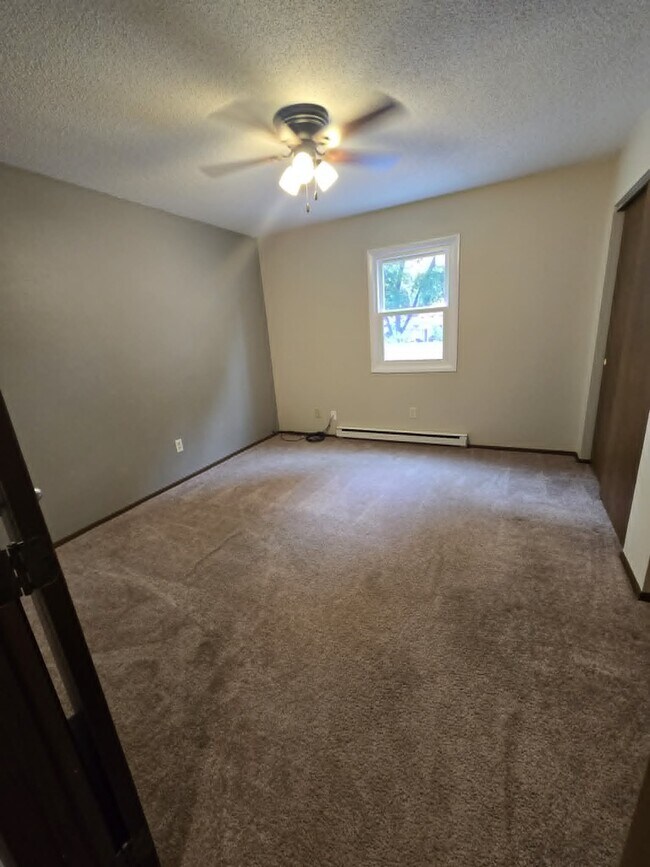 Building Photo - 5534 Glenridge Dr