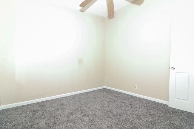 Building Photo - 407 Knox Ave