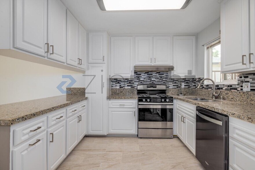 Building Photo - 43160 Virginia Ave