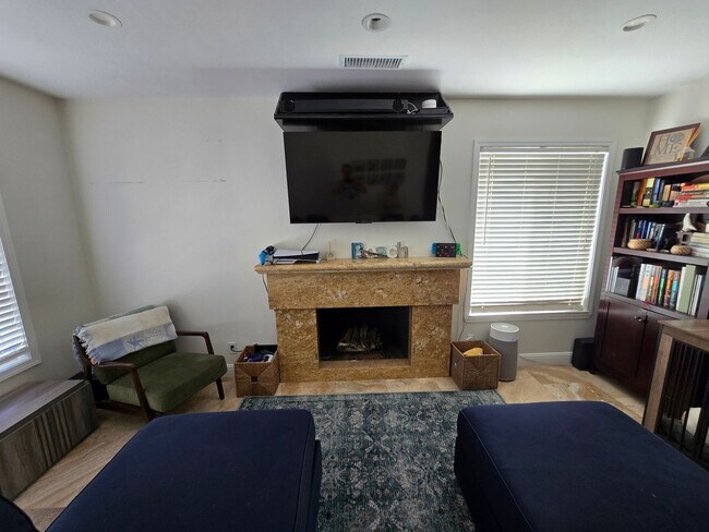 Building Photo - Updated - one story home in Moorpark's desirable Peach Hill neighborhood