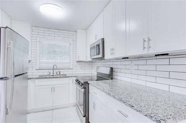 Building Photo - 3078 Rebecca Dr SW