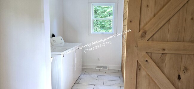 Building Photo - 399 Melody Ln