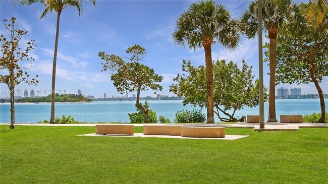 Building Photo - 1800 N Bayshore Dr