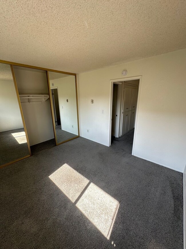 Building Photo - CHARMING 2-BEDROOM TOWNHOME IN GENESEE HIG...