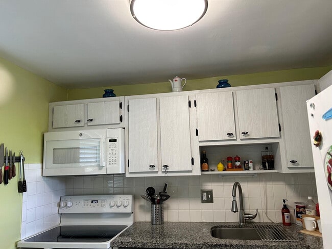 Building Photo - 7797 Golf Cir Dr