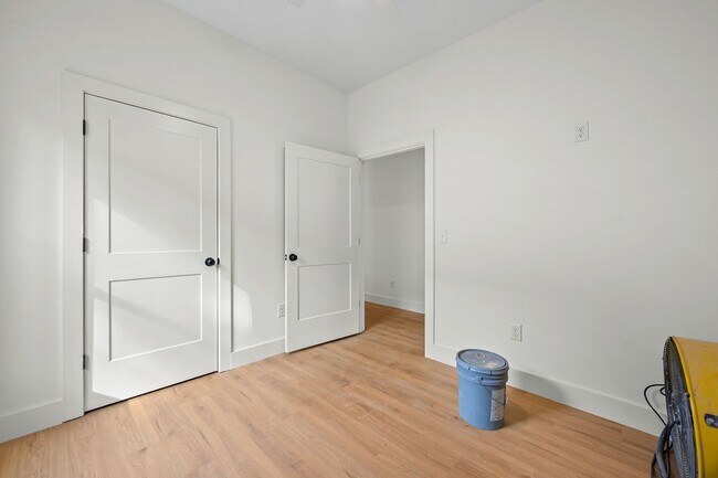 Building Photo - 1044 Grant Way SE