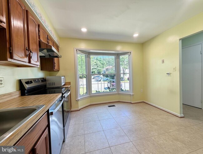 Building Photo - 5406 New London Dr