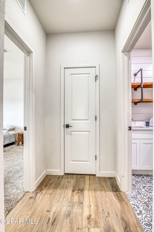 Building Photo - 805 Mormon Tea Dr