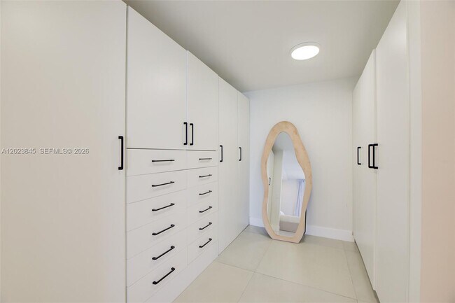 Building Photo - 17500 N Bay Rd