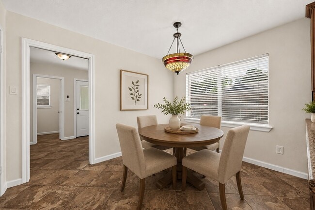 Building Photo - 12411 Pinerock Ln