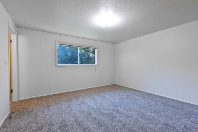 Building Photo - 3 Bed 2 Bath Home in Rexburg