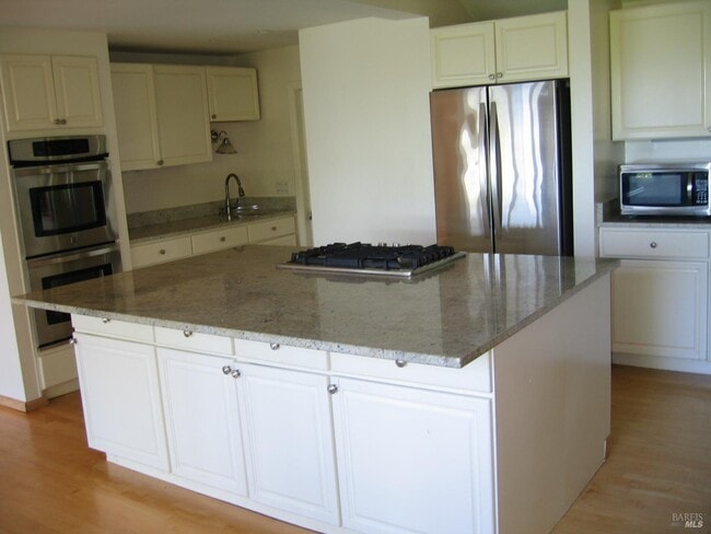 Building Photo - 230 Diviso St