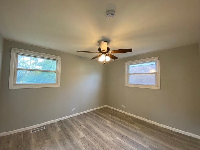 Building Photo - 12814 E Playfield Dr