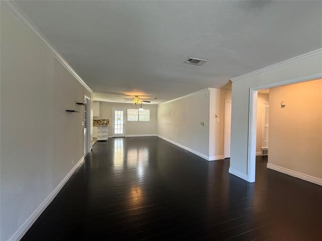 Building Photo - 1135 Park Center St