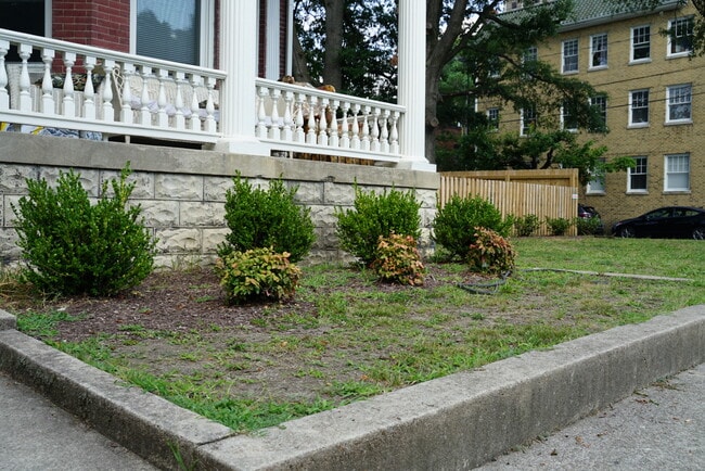 Building Photo - 2602 W Grace St