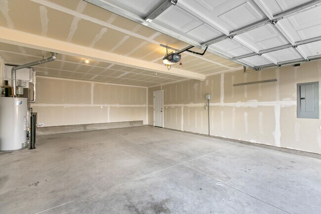 Building Photo - Bring the DOG!  Beautiful Like New NE 4 Bd...