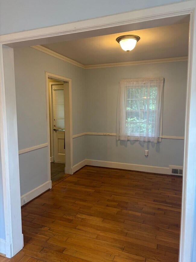 Building Photo - Cleveland Park - University Ridge Condo- 2 Bedroom 1 Bath