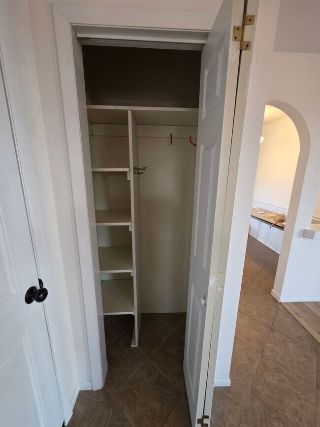 Building Photo - Delightful Single Story 2/2 with Expanded Bath and Beautiful Gardens