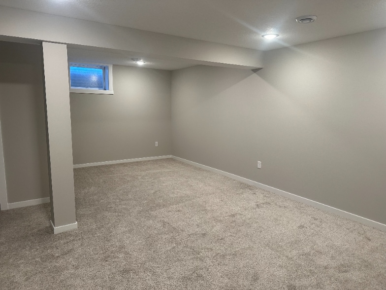 Building Photo - 605 N Grove St