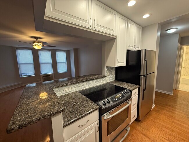 Building Photo - 744 W Gordon Terrace