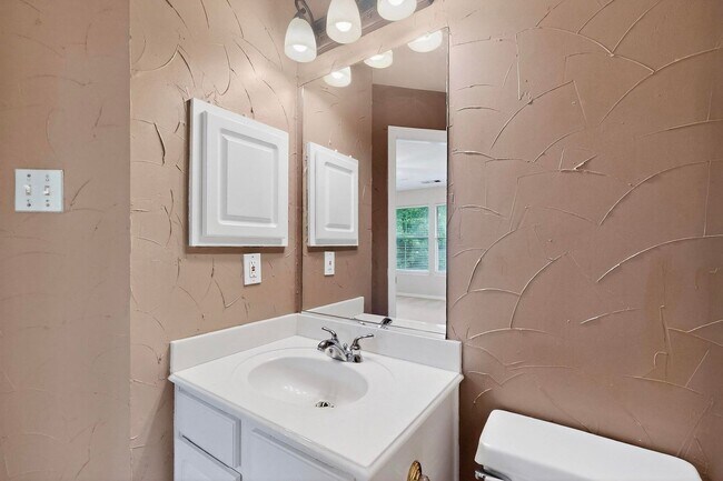 Building Photo - Chandlers Landing 4-Bedroom Home with Office