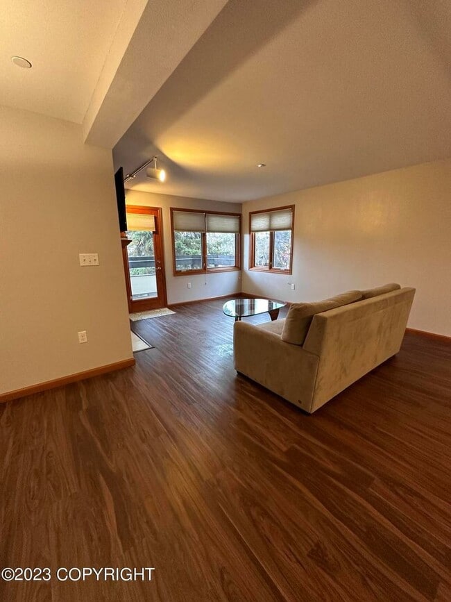Building Photo - Beautiful park place condo