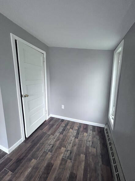 Bedroom 3 - 31 Dix Ave