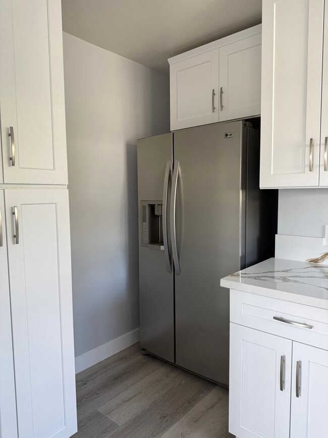 Building Photo - Move in ready Panorama City HOME.