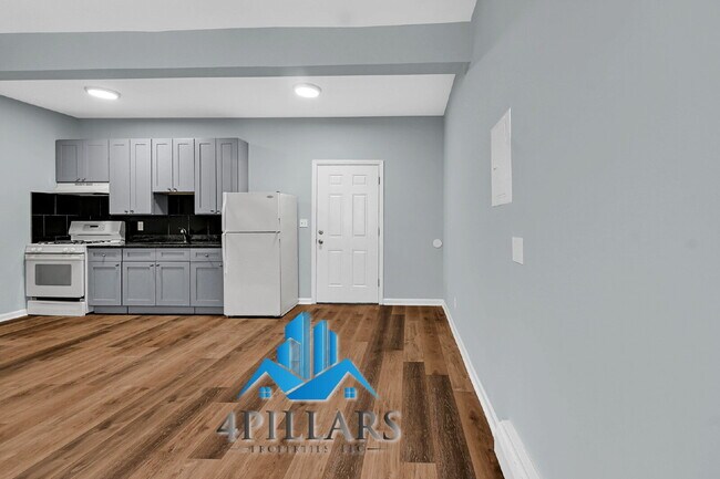 Building Photo - "Charming 2-Bedroom Haven in East Chicago - Spacious 750 Sq Ft Gem!"