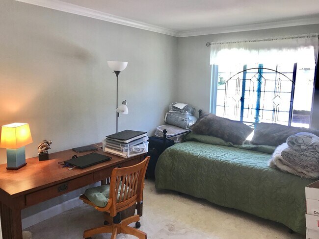 Building Photo - Beautiful View!! 2 Bed/2 Bath Condo, Hayward