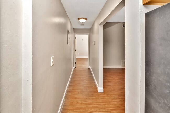Building Photo - 9 Esmond St
