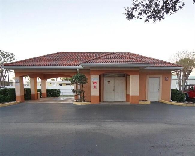 Building Photo - 5000 Culbreath Key Way