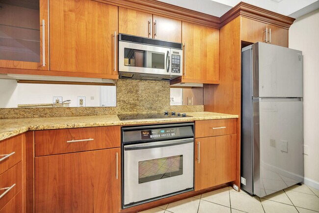 Building Photo - 401 SW 4th Ave